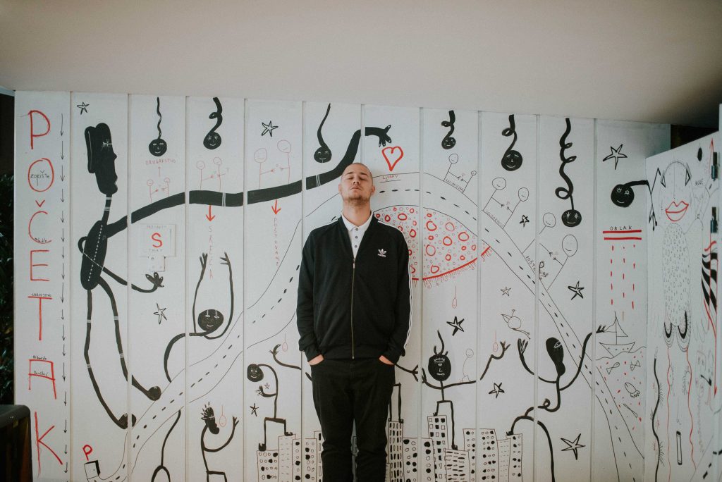 Figures, stages and playfulness: Drawing at the Youth Theater in Sarajevo
